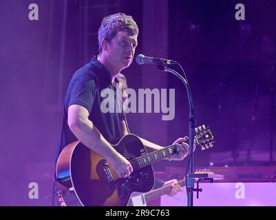 Noel Gallagher in concerto al FirstBank Amphitheater il 25 giugno 2023 a Franklin, Tennessee. Le foto di Noel Gallagher possono essere utilizzate solo per uso editoriale in relazione alla band che suona dal vivo. NESSUN diritto di riprodurre il materiale sotto forma di poster o spillo, da vendere, da distribuire gratuitamente o da sfruttare in qualsiasi modo, Separatamente o in quanto parte di qualsiasi pubblicazione è concessa o implicita, né qualsiasi materiale derivante da tale sessione può essere riprodotto in qualsiasi pubblicazione dedicata esclusivamente o prevalentemente all'artista, salvo previa autorizzazione di Noel Gal Foto Stock