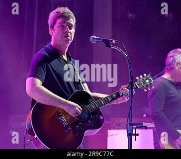 Noel Gallagher in concerto al FirstBank Amphitheater il 25 giugno 2023 a Franklin, Tennessee. Le foto di Noel Gallagher possono essere utilizzate solo per uso editoriale in relazione alla band che suona dal vivo. NESSUN diritto di riprodurre il materiale sotto forma di poster o spillo, da vendere, da distribuire gratuitamente o da sfruttare in qualsiasi modo, Separatamente o in quanto parte di qualsiasi pubblicazione è concessa o implicita, né qualsiasi materiale derivante da tale sessione può essere riprodotto in qualsiasi pubblicazione dedicata esclusivamente o prevalentemente all'artista, salvo previa autorizzazione di Noel Gal Foto Stock