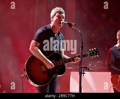 Noel Gallagher in concerto al FirstBank Amphitheater il 25 giugno 2023 a Franklin, Tennessee. Le foto di Noel Gallagher possono essere utilizzate solo per uso editoriale in relazione alla band che suona dal vivo. NESSUN diritto di riprodurre il materiale sotto forma di poster o spillo, da vendere, da distribuire gratuitamente o da sfruttare in qualsiasi modo, Separatamente o in quanto parte di qualsiasi pubblicazione è concessa o implicita, né qualsiasi materiale derivante da tale sessione può essere riprodotto in qualsiasi pubblicazione dedicata esclusivamente o prevalentemente all'artista, salvo previa autorizzazione di Noel Gal Foto Stock