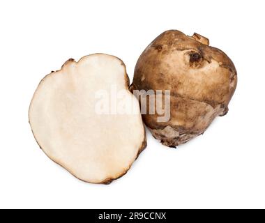 Carciofi interi e tagliati di Gerusalemme isolati su una vista bianca dall'alto Foto Stock