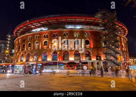 Barcellona, Spagna - FEB 10, 2022: Las Arenas de Barcelona è un complesso commerciale situato a Placa d'Espanya. Usati per la prima volta come corrida Foto Stock