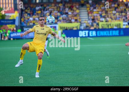 Drammen, Norvegia, 25 giugno 2023. Bodø/Glimt's Omar Elabdellaoui sul pallone nella partita tra Strømsgodset e Bodø/Glimt allo stadio Marienlyst di Drammen. Crediti: Frode Arnesen/Alamy Live News Foto Stock