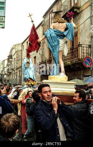 Italia Sicilia Prizzi ( Pa ) - Pasqua - Festa 'la Danza dei Diavoli' ( ballo dei Diavoli ) Foto Stock