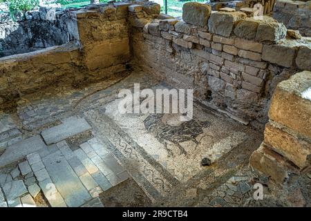 Mosaici delle terme, Calidarium, di epoca romana nell'area archeologica di Tindari. Tindari, Patti, provincia di Messina, Sicilia, Italia Foto Stock