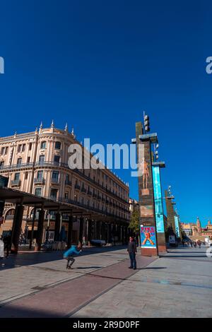 Saragozza, Spagna - 14 febbraio 2022: Architettura generica e vista stradale a Saragozza, la capitale della regione Aragona della Spagna. Foto Stock