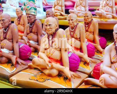 24 giugno 2023, statua del dio indiano Shri Swami Samarth hindu in vendita ad Akkalkot, Maharashtra, India. Foto Stock