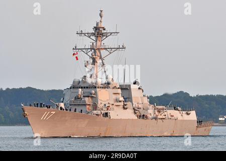 Distruttore missilistico guidato classe Arleigh-Burke DDG 117 USS PAUL IGNATIUS al fiordo di Kiel Foto Stock