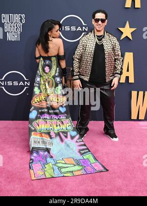 25 giugno 2023, Los Angeles, California, Stati Uniti: Kid Capri e Vina Love partecipano ai BET Awards 2023. (Immagine di credito: © Billy Bennight/ZUMA Press Wire) SOLO USO EDITORIALE! Non per USO commerciale! Foto Stock