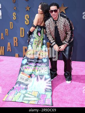 LOS ANGELES, CALIFORNIA, USA - GIUGNO 25: Vina Love e Kid Capri arrivano ai BET Awards 2023 che si tengono al Microsoft Theater di Los Angeles Live il 25 giugno 2023 a Los Angeles, California, Stati Uniti. (Foto di Xavier Collin/Image Press Agency) Foto Stock