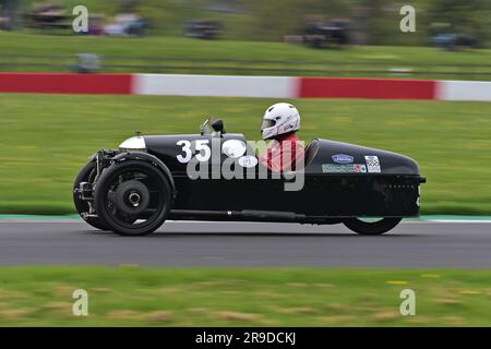 Sue Darbyshire, Duncan Wood, Morgan Super Aero, The 'Mad Jack' for Pre-War Sports Cars, una corsa di quarantacinque minuti per iconiche auto pre-belliche, molte delle quali Foto Stock