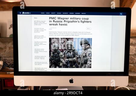 "PMC Wagner Military Coup in Russia: I combattenti di Prigozhin devastano il sito di notizie Pravda screenshot Wagner Group Russia Usursing 24 giugno 2023 Foto Stock