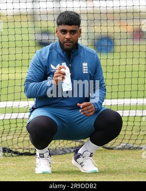 L'inglese Rehan Ahmed durante una sessione di reti al Lord's Cricket Ground, Londra. Data immagine: Lunedì 26 giugno 2023. Foto Stock