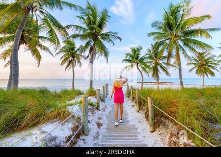 Smathers Beach, splendidamente incorniciata da Palm Trees Key West, Florida, USA Foto Stock