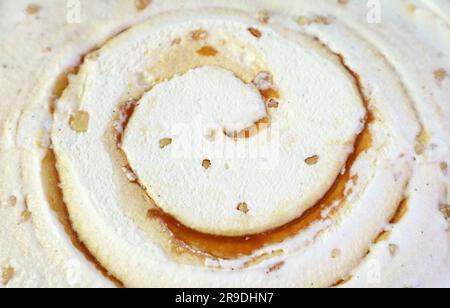 Incredibile modello di gustoso gelato al caramello salato Macadamia Nut Foto Stock
