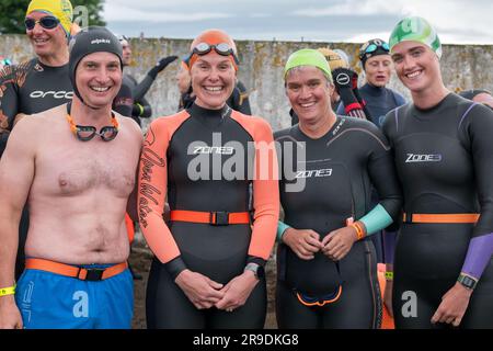 Kessock Ferry, Inverness, Regno Unito. 25 giugno 2023. Si tratta di scene della nuotata in traghetto di Kessock, un evento di beneficenza in cui i nuotatori attraversano la vecchia linea dei traghetti tra Kessock e Beauly. Crediti: JASPERIMAGE/Alamy Live News Foto Stock