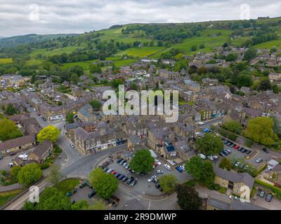 Foto aerea del piccolo villaggio di Pately Bridge nel North Yorkshire, Inghilterra. Foto Stock