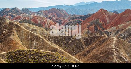 Panorama dei tre strati di montagne Arcobaleno, Zhangye Danxia geopark, Cina Foto Stock