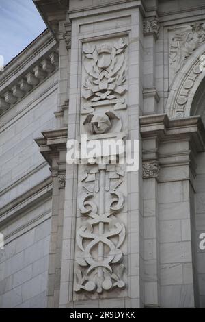 Madrid, Spagna - FEB 16, 2022: Dettaglio del Banco de Espana, la banca centrale della Spagna. Fondata a Madrid nel 1782 da Carlo III, situata sulla Cal Foto Stock