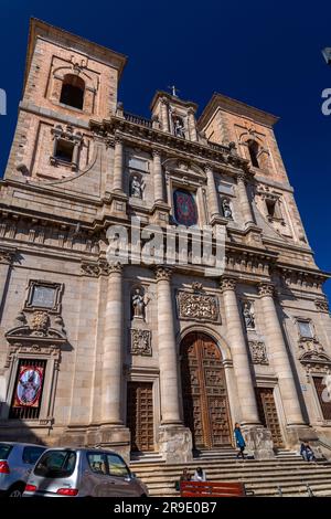 Toledo, Spagna-FEB 17, 2022: La chiesa di San Ildefonso, Iglesia de San Ildefonso è una chiesa in stile barocco situata nel centro storico di Toledo, Foto Stock