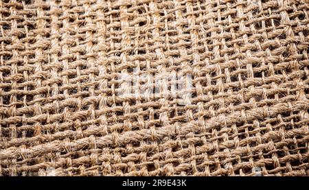 Ramponi foto macro. La consistenza delle fibre e dei fili di tela grossolana. Effetto burlap senza cuciture. Foto Stock