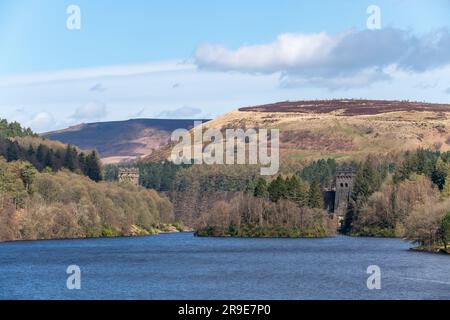 Howden Dam nella Upper Derwent Valley, Peak District, Derbyshire, Inghilterra. Foto Stock