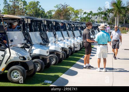 Preparazione per il torneo di golf, Quail Creek Country Club, Naples, Florida, USA Foto Stock