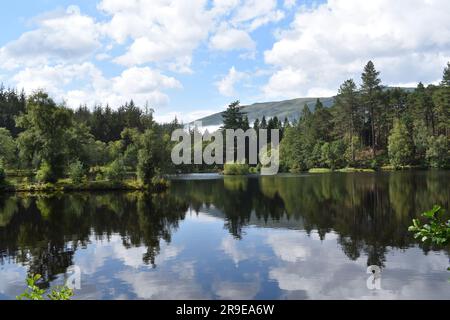 Riflessioni di Loch Lochan Foto Stock