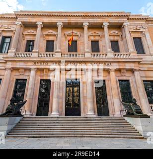 Madrid, Spagna - 19 febbraio 2022: Il Museo Archeologico Nazionale si trova in Calle de Serrano, accanto a Plaza de Colon, condividendo il suo edificio con il Museo Archeologico Nazionale Foto Stock