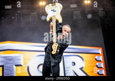 Oslo, Norvegia. 21 giugno 2023. La rock band svedese Sator esegue un concerto dal vivo durante il festival musicale norvegese Tons of Rock 2023 a Oslo. Qui il bassista Heikki Kiviaho è visto dal vivo sul palco. (Foto: Gonzales Photo - Terje Dokken). Foto Stock