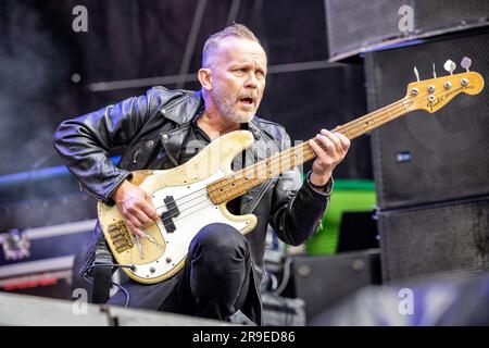 Oslo, Norvegia. 21 giugno 2023. La rock band svedese Sator esegue un concerto dal vivo durante il festival musicale norvegese Tons of Rock 2023 a Oslo. Qui il bassista Heikki Kiviaho è visto dal vivo sul palco. (Foto: Gonzales Photo - Terje Dokken). Foto Stock