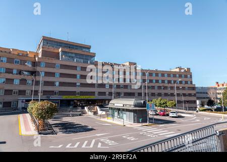 Salamanca, Spagna - 20 febbraio 2022: Vista esterna dell'ospedale Universitario di Salamanca, Castiglia e Leon, Spagna. Foto Stock