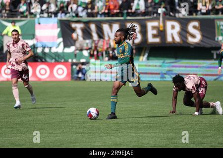 25 marzo 2023; Portland, Oregon, Stati Uniti; MLS match tra i Los Angeles Galaxy e i Portland Timbers al Providence Park. (Foto: Al Sermeno) Foto Stock