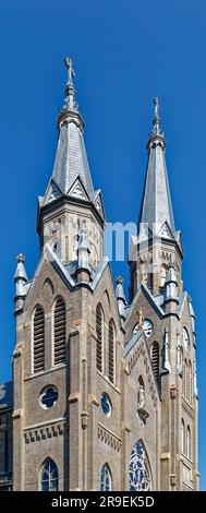 Brick-and-Stone St La chiesa di Stanislaus Kostka a Greenpoint è la più grande chiesa cattolica polacca di Brooklyn, costruita nel 1904 in stile neogotico. Foto Stock