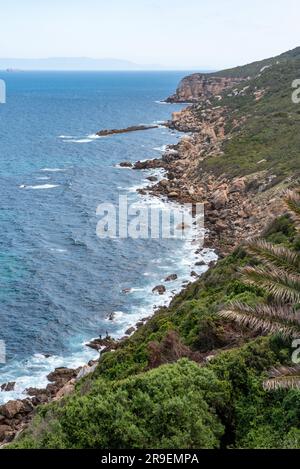 Costa tranquilla di Capo Spartel vicino a Tangeri, Marocco Foto Stock