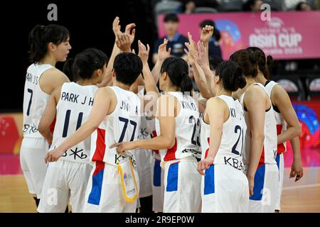 26 giugno 2023; The Quaycenter, Sydney Olympic Park, Sydney, NSW, Australia: FIBA Womens Asia Cup 2023, gruppo A, Corea contro nuova Zelanda; team Korea huddle Foto Stock