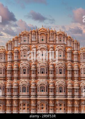 Storico punto di riferimento Hawa Mahal aka Palazzo dei Venti a Jaipur, Rajasthan, India. Foto Stock