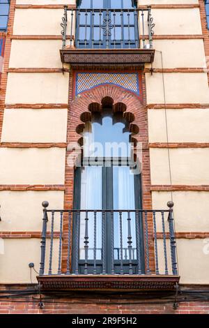 Dettaglio architettonico della tipica architettura andalusa a Siviglia, in Spagna. Foto Stock