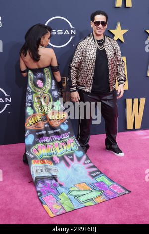 Los Angeles, California. 25/06/2023, Vina Love e Kid Capri ai BET Awards 2023 che si sono tenuti al Microsoft Theater domenica 25 giugno 2023 a Los Angeles, California. (Foto di crash/imageSPACE) credito: Imagespace/Alamy Live News Foto Stock