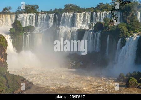 Circuito inferiore, Cataratas del Iguazú, cascate dell'Iguazú, Nationalpark Iguzú, patrimonio dell'umanità dell'UNESCO, Provincia Misiones, Argentina, America Latina Foto Stock