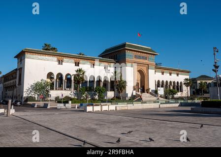 Cortile in stile art déco moresco nella piazza Mohammed V a Casablanca, Marocco Foto Stock