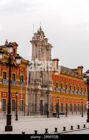 Siviglia, Spagna-24 febbraio 2022: Il Palazzo di San Telmo, Palacio de San Telmo, è un edificio storico di Siviglia, in Spagna, sede della presidenza di San Telmo Foto Stock