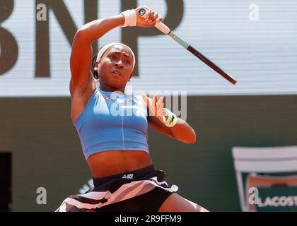 Il tennista americano Coco Gauff gioca durante gli Open di Francia 2023 al Roland Garros di Parigi. Foto Stock