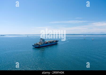 Fotografia con drone di una nave sul Puget Sound nel giugno 2023 Foto Stock