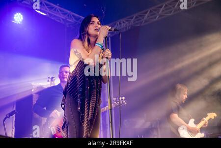 Glastobury, UK, 25/06/2023, far from Saints Performing at Glastonbury Festival 2023, UK. 25 giugno 2023. Credito: Alamy Live News/Charlie Raven credito: Charlie Raven/Alamy Live News Foto Stock