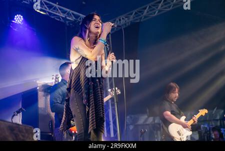 Glastobury, UK, 25/06/2023, far from Saints Performing at Glastonbury Festival 2023, UK. 25 giugno 2023. Credito: Alamy Live News/Charlie Raven credito: Charlie Raven/Alamy Live News Foto Stock