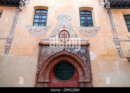 Chiesa Parrocchiale di Santiago Apostol, costruita nel 1509, questa chiesa cattolica ancora funzionante mostra elementi islamici, gotici e barocchi. Foto Stock