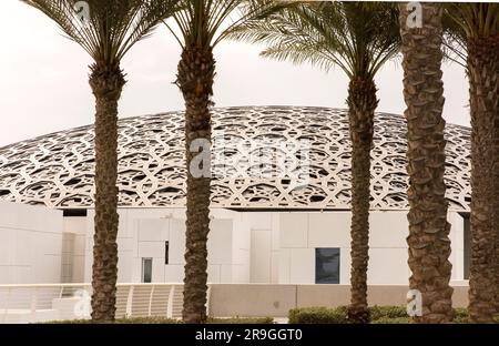 Esterno del tetto del Museo del Louvre di Abu Dhabi, Emirati Arabi Uniti Foto Stock