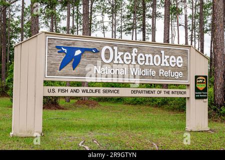 Folkston, Georgia, Okefenokee National Wildlife Refuge Swamp, cartello d'ingresso Foto Stock