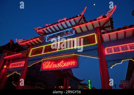 Scena serale a Chinatown a Los Angeles, California Foto Stock