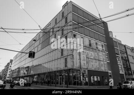 Ginevra, Svizzera - 25 marzo 2022: Esterno della RTS, edificio della Swiss radio Television a Ginevra, Svizzera. Foto Stock